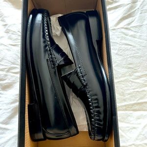 G.H BASS WOMENS WHITNEY WEEJUNS LOAFER
BLACK SIZE 8